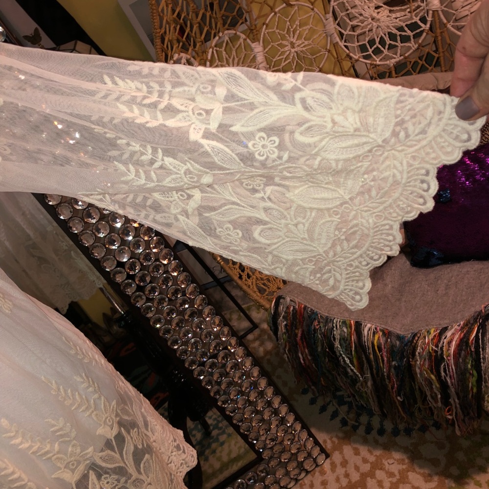 Ivory lace ‘jacket’ - Picture 3 of 3